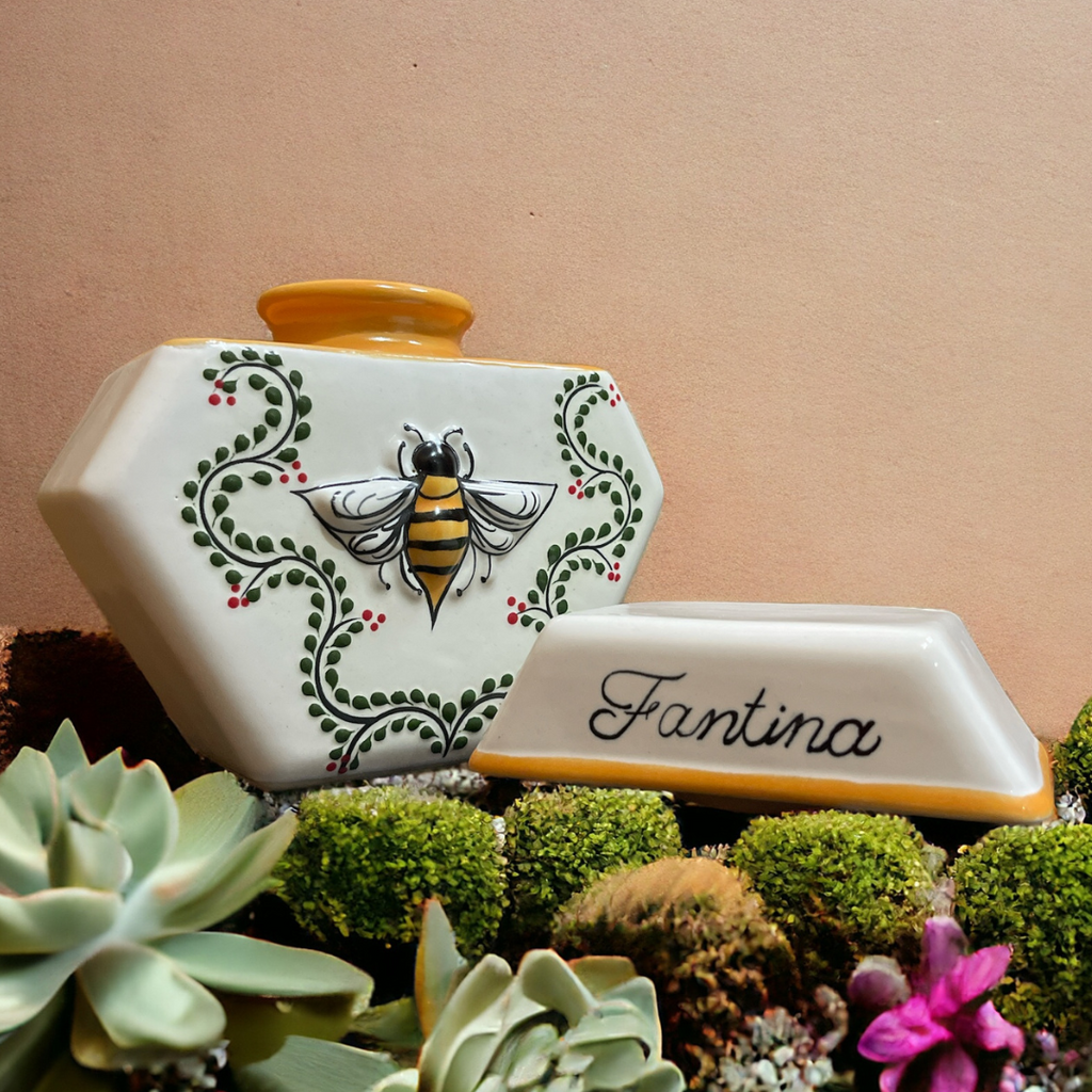 Detalles del Producto

Contenido: 800g de miel 100% de mezquite

Envase: Cerámica pintada a mano

Origen: Desiertos de Baja California México

Disponibilidad: Hasta agotar existencias